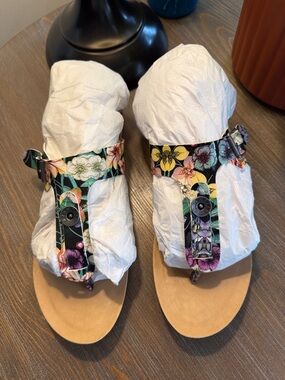 Blowfish Malibu Sandals Women’s Size 10 Multicolor Floral Upper Adjustable Strap